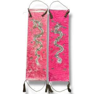 Pair Of Silk Panels With Oriental Themes - China 19th Century
